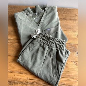 FIGS Heather Olive Scrub Set - Medium